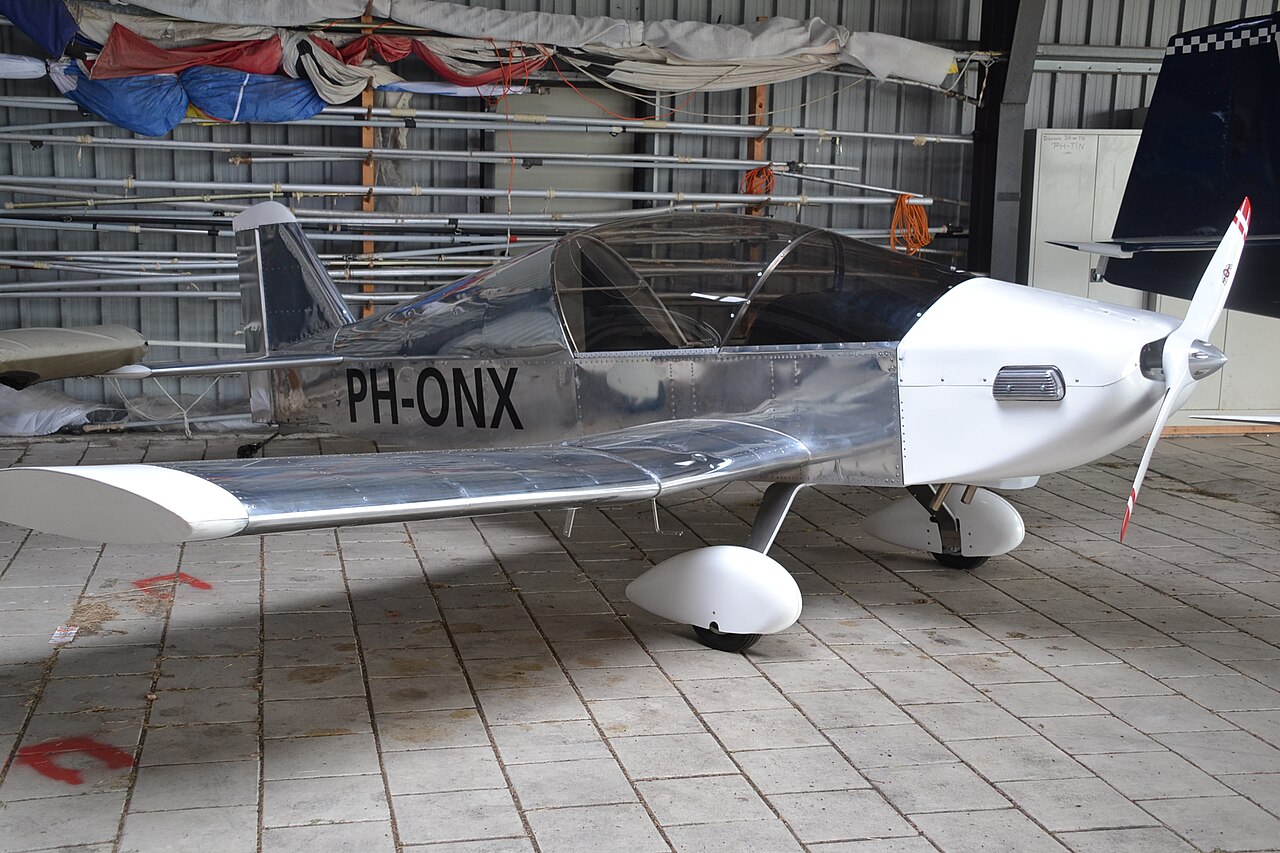 PH-ONX (15484070711)