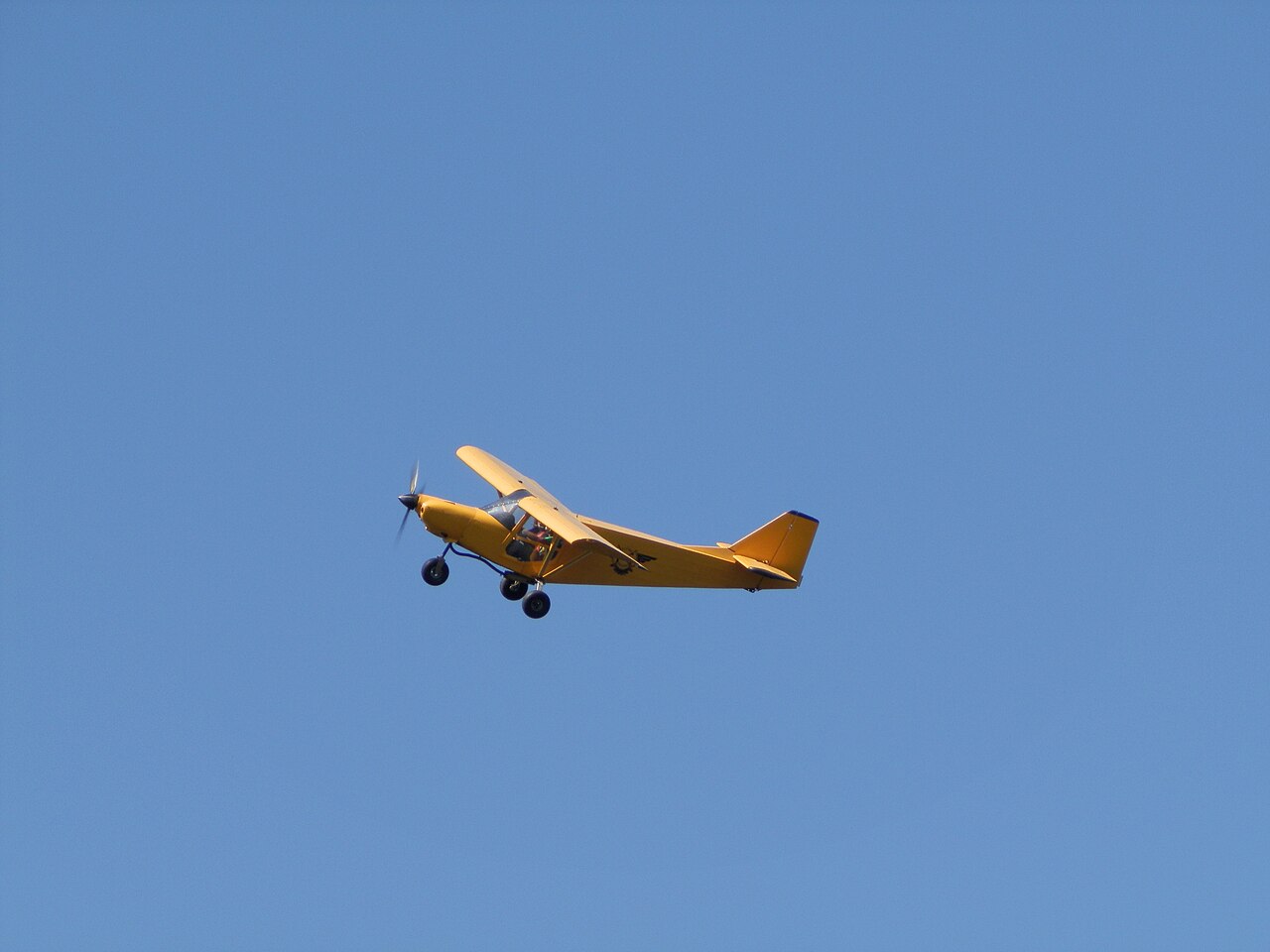 Zenith STOL CH 701 in the sky